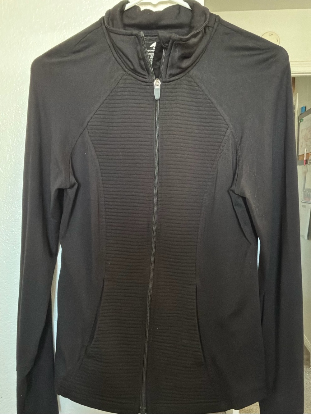 Title: Avia Women's Black Full-Zip Athletic Workout Jacket – Size Small (4-6)